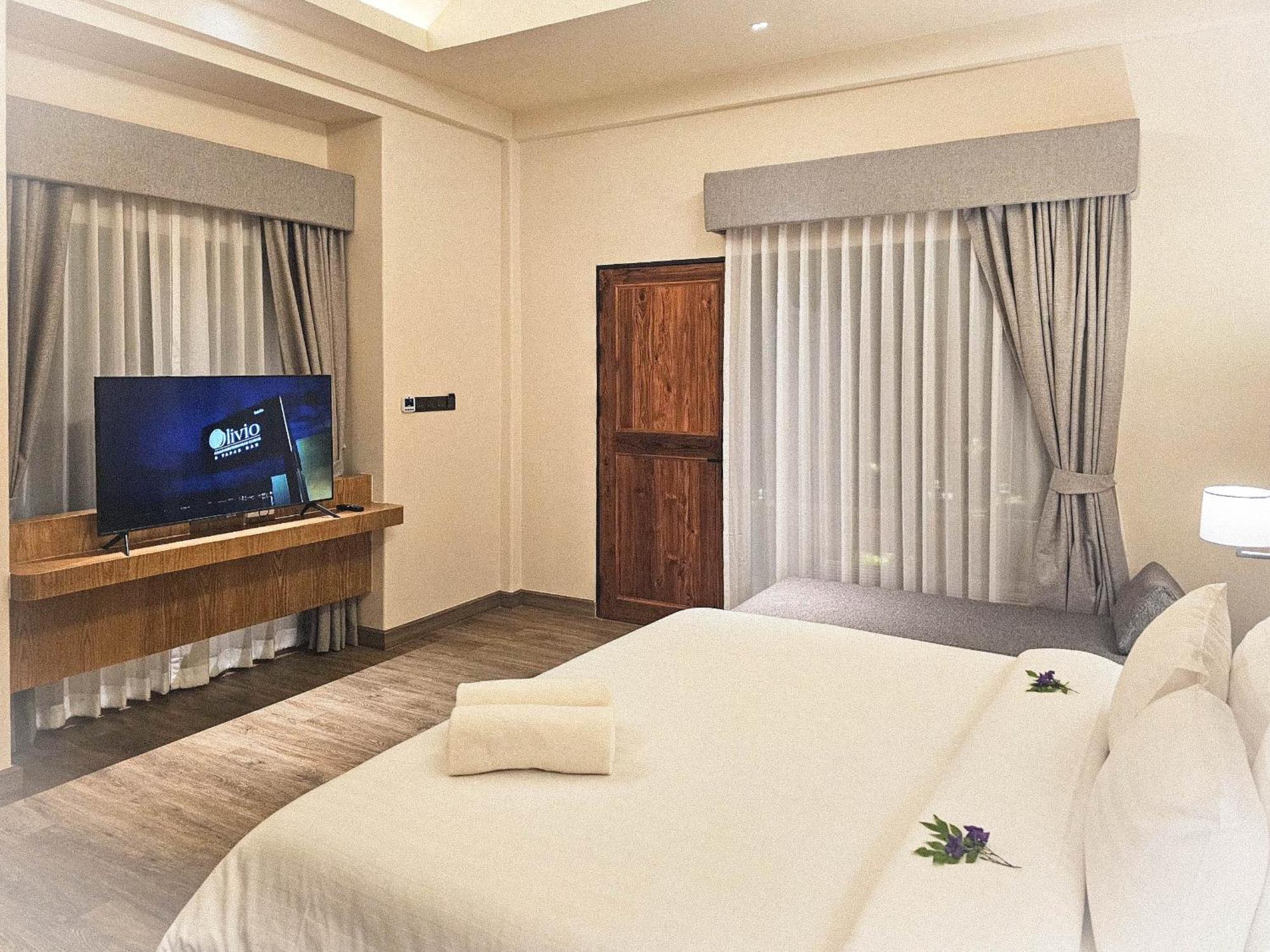 Deluxe Villa One-Way Airport Transfer